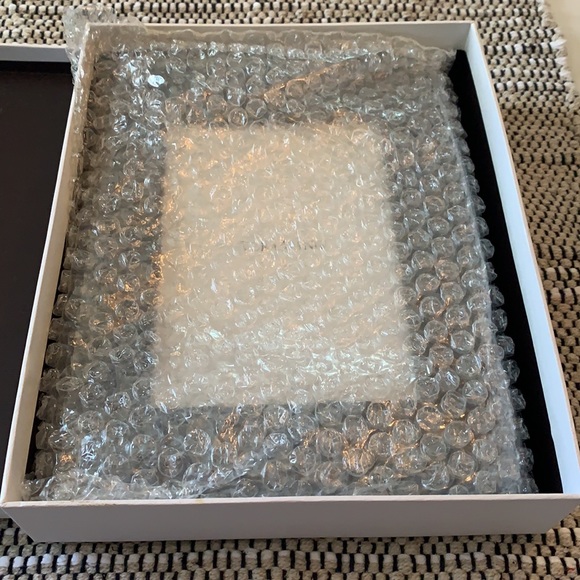 Vera Wang Leather Picture Frame. 5x7. NWT - Picture 6 of 6